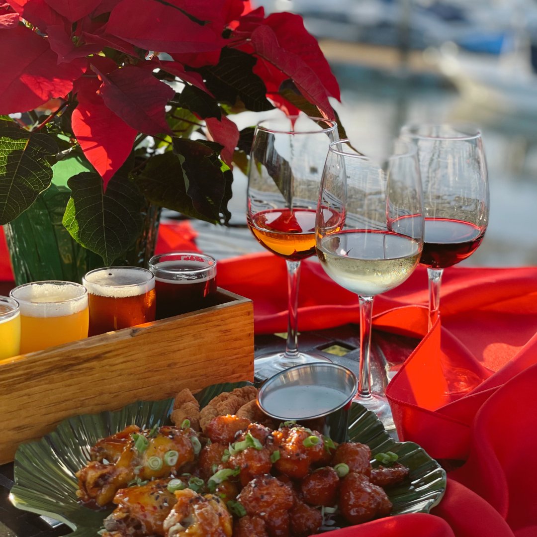 BlueWaveIP's tweet image. It's time to celebrate the holidays with our Parade of Flights special - just in time for the 50th annual San Diego Bay Parade of Lights! Enjoy a flight of wine, craft beer, and appetizers while watching the show float by our hotel on December 12th and 19th. 🍻🎄✨