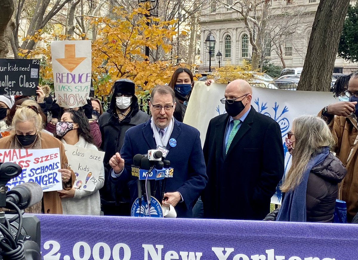 At City Hall to urge @NYCSpeakerCoJo City Council Speaker Johnson to bring the class size bill to a vote! #OurKidsNeed #SmallClassSize @MarkLevineNYC @UFT