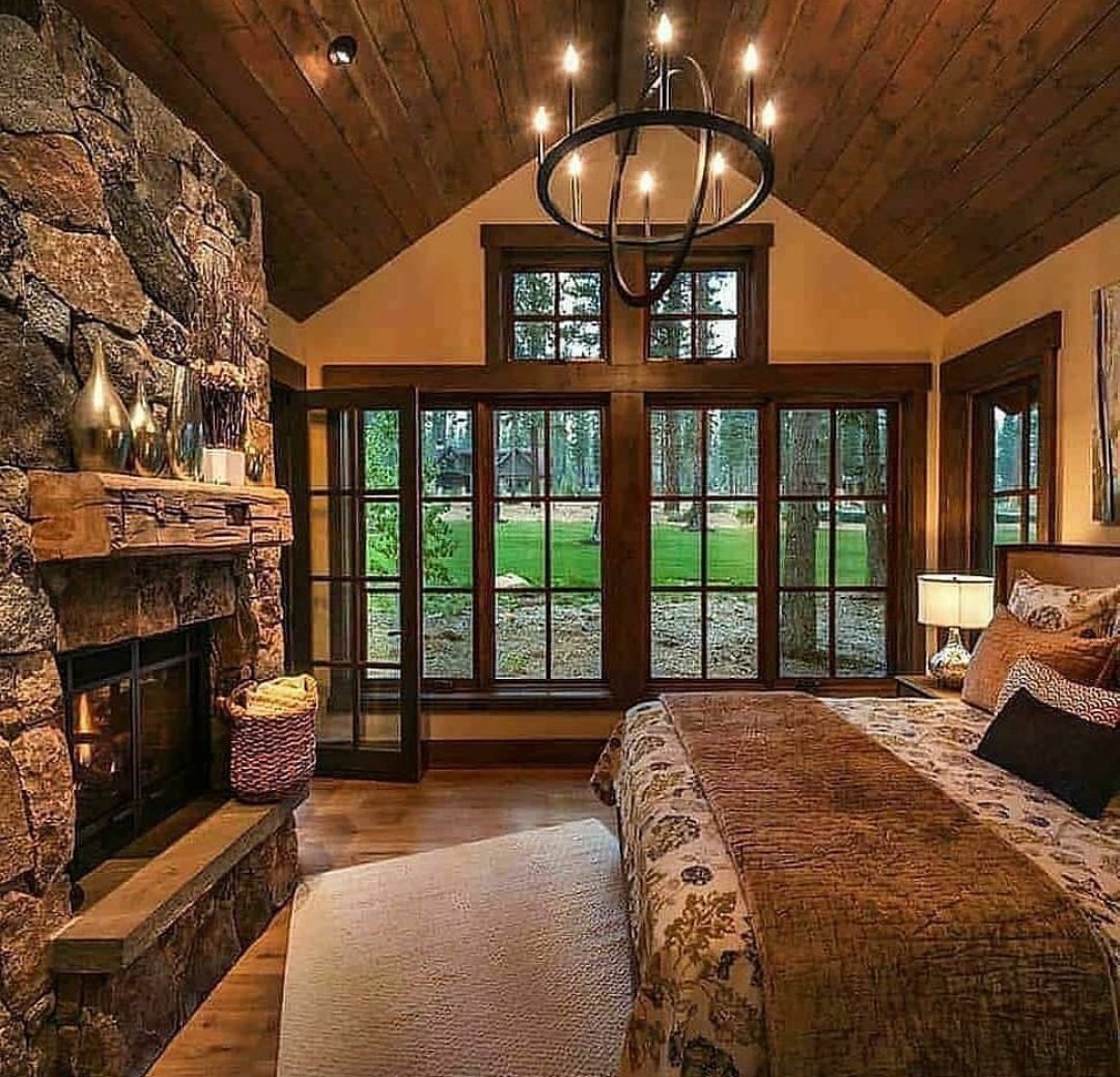 Уютный домик. Домик в лесу интерьер. Уютный деревянный домик. Шале форест. Дом в лесу внутри.