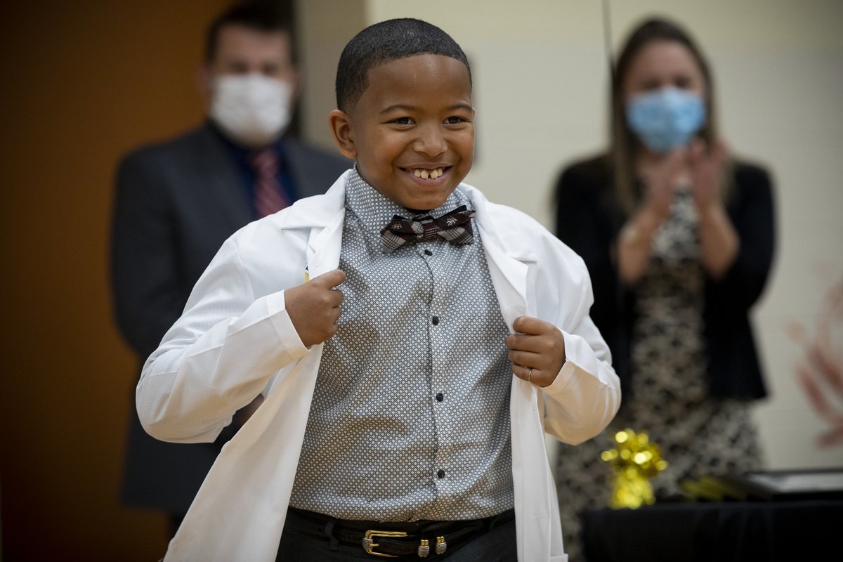 UMengineering's tweet photo. A @umich engineering alum designed and funded The Grizzly Scholars, a new program at @ycschools_us which aims to combine STEM education with financial literacy and travel as early as elementary school. https://t.co/Ofdkab2prT https://t.co/xO5i5QTwIk
