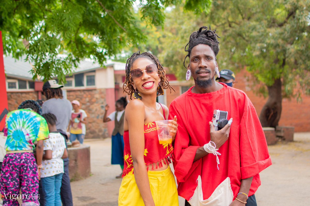 MantateQueeneth's tweet photo. My day one @UlenniOka released a video for his song #letssee and it’s about all things fashion. If you haven’t seen it already, here’s the link: https://t.co/CYsQB6N3aZ

And we definitely pulled up in style😎for the culture👑

#Umswenko #Mbare #CreativeSpaces https://t.co/euKl8O4PCn