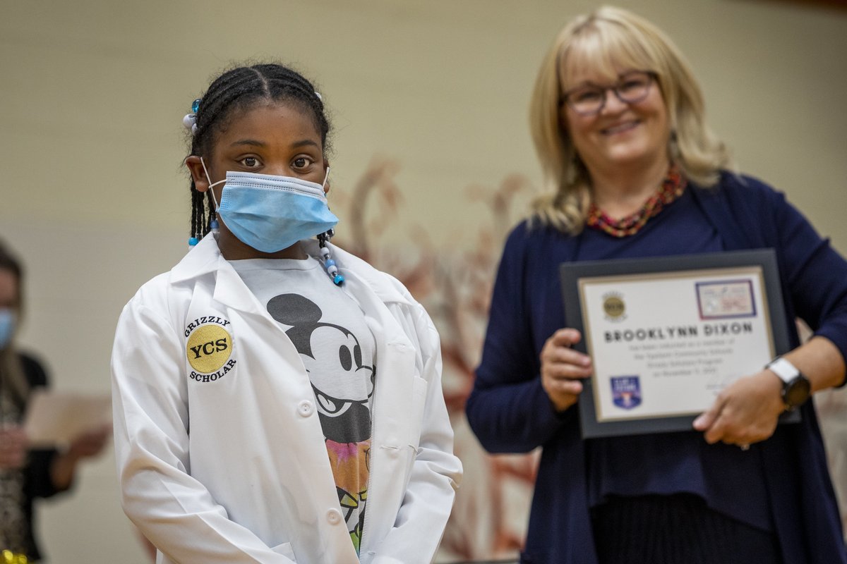 UMengineering's tweet photo. A @umich engineering alum designed and funded The Grizzly Scholars, a new program at @ycschools_us which aims to combine STEM education with financial literacy and travel as early as elementary school. https://t.co/Ofdkab2prT https://t.co/xO5i5QTwIk