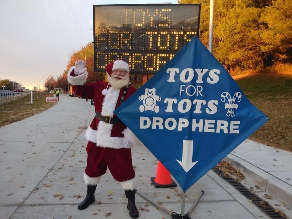 TheMDTA's tweet photo. The last time for #ToysForTots donations (new, unwrapped toys) at MDTA facilities is this afternoon from 4P-6P. We appreciate all of the motorists who have donated🙌 #MDTAPNews #MDHelps https://t.co/H7OJvrkMiP