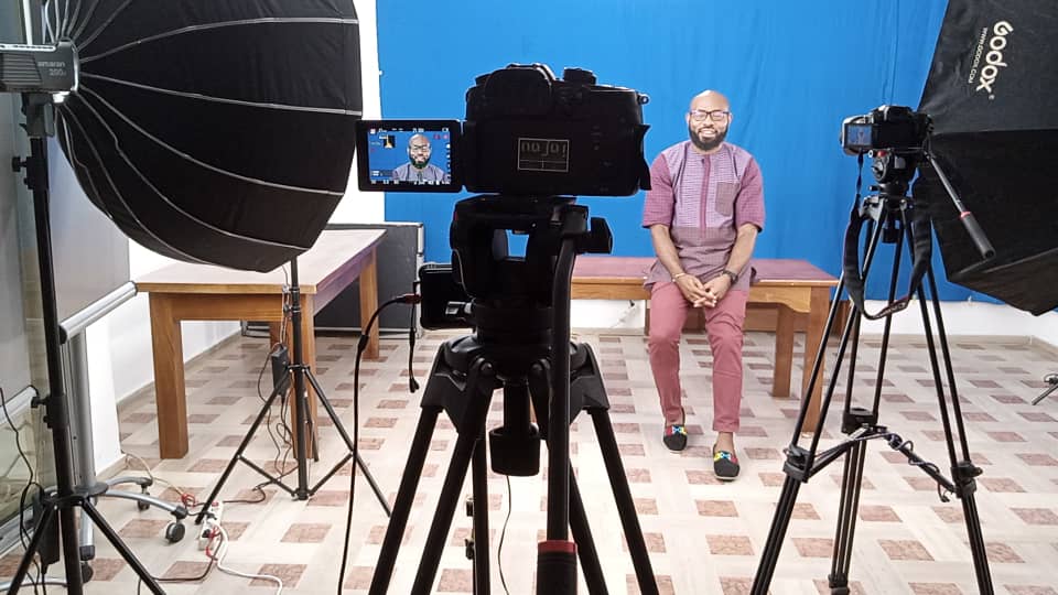 DigaMathieu's tweet image. Bientôt sur la chaîne Youtube 🎞️🎙️ d&apos; @ActivSpaces, les enregistrements spontanés de l&apos;équipe dans le studio 📽️🎞️ éphémère du #Pradec Douala 🎞️✂️🎥 youtube.com/channel/UCayqj…