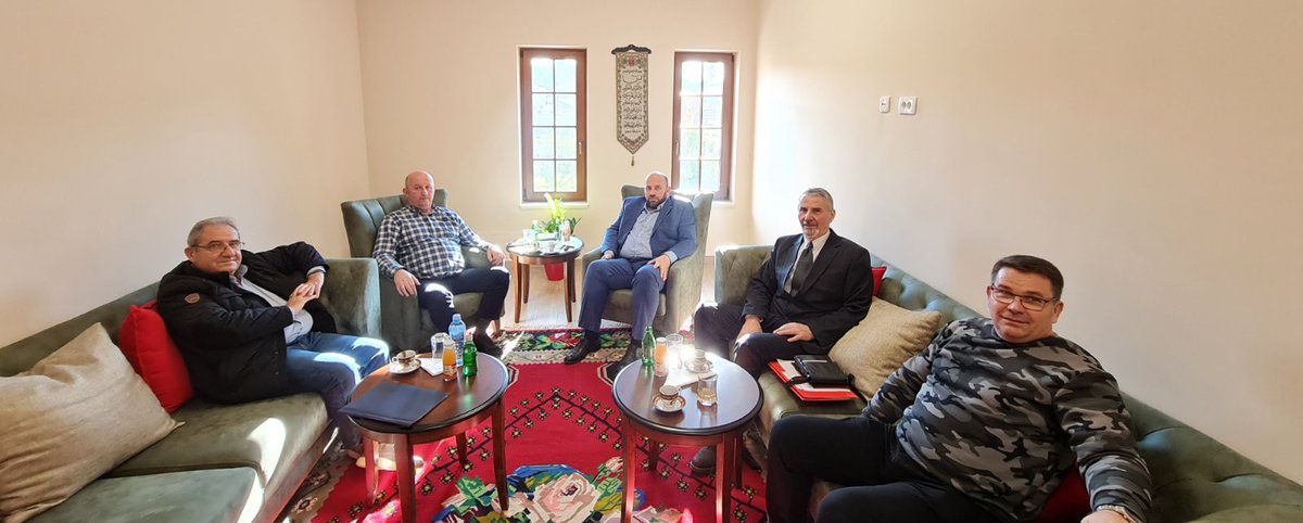 RifatFejzic's tweet photo. Razgovarao sam sa predsjednicima i njihovim saradnicima Medžlisa ☪️ zajednice #Ulcinja, #Pljevalja i #Tivta. Razgovori o budućim planovima i radu. https://t.co/MK23epCP69