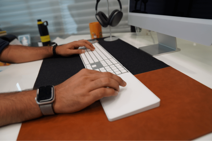 twelvesouth's tweet photo. "All the on/off switches and charging ports are easily accessible from the back for a hassle-free experience (on #MagicBridge)...It creates an incredibly neat setup that’s perfect for both the home and office." Thanks for sharing @igeeksblog! Shop here https://t.co/hscX7taDpK https://t.co/92ON06cC8W