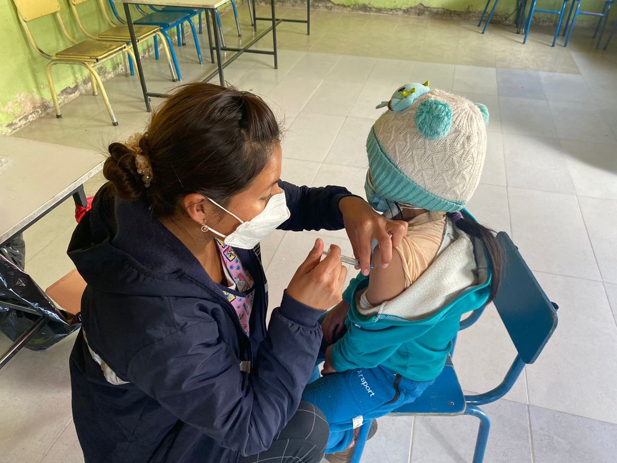 EducacionZ3_Ec's tweet photo. Continúa el Plan de vacunación en el Distrito de Educación, Guano - Penipe, en coordinación con el MSP; fueron inoculados más de 200 estudiantes de la Unidad Educativa San Andrés. #PlanVacunación
#DileSíALaVacuna https://t.co/vRFMZUHA7k