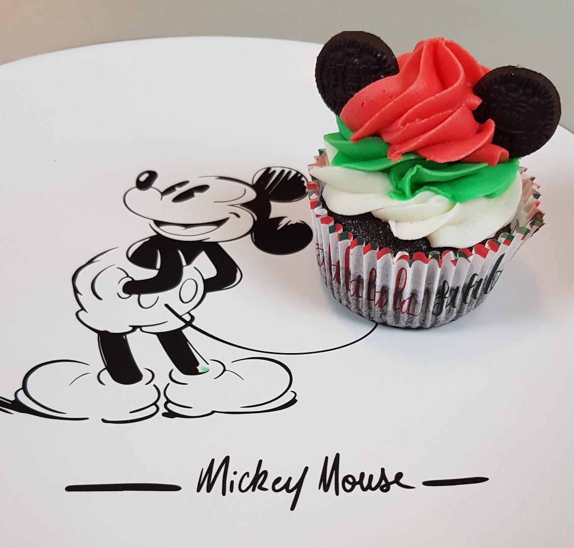 ThemePark2Table's tweet photo. Come join us for a little something special: The Twelve Days of Theme Park Treats! Day brings us Chocolate Mini-Mickey Cupcakes!! These are delectable AND adorable! Be on the lookout for more yummy treats, daily!! https://t.co/16TmO4uYZN https://t.co/Yb2f6lPTuv