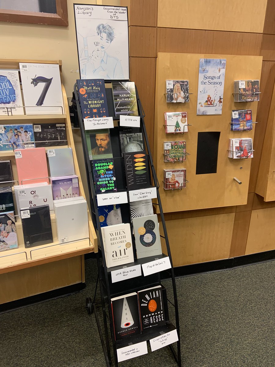 moonbyjinstan's tweet photo. THIS IS THE COOLEST THING!!!! LOOK AT WHAT BARNES &amp; NOBEL HAS SET UP https://t.co/tqeMUXxoMG