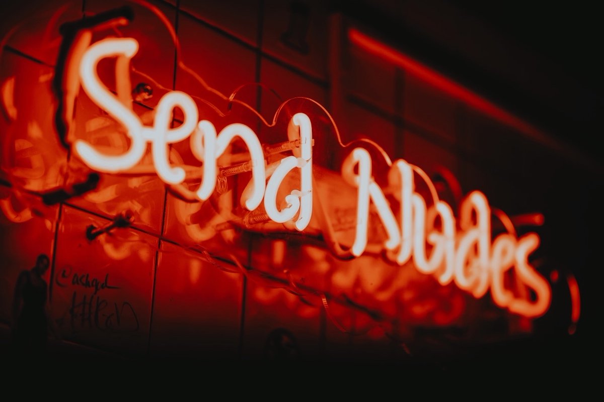 nlbdc's tweet photo. Thursday is the new Friday. Come avoid your responsibilities and have a drink with us. 

#secretbar #classiccocktails #speakeasy #blagdenalley #dc #dclife #prohibition #dj #dcbars #craftcocktails #mixology #cocktails #drinks #dcdrinks #nightlife https://t.co/8bXmKMjDm1