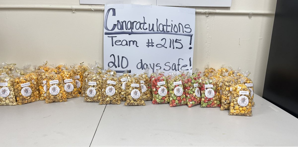 Stroud2104's tweet photo. Look what popped up in Urbandale today! Gourmet popcorn, yum! 210 days accident free! Way to go Team 2115!!! https://t.co/a6j4NxL09o