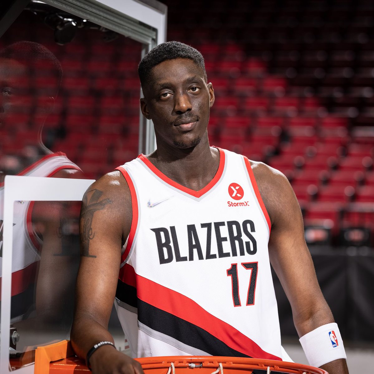 TheHoopCentral's tweet photo. Tony Snell last night:

0 Points 
0 Rebounds 
0 Assists 
0 Steals
0 Blocks
0/3 FGM
0/2 3PM
12 Minutes 

He did it again. 😂 https://t.co/vGDoiVgbkU