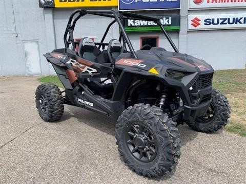 FrostVisualGAP's tweet image. -2021 Polaris RZR - $28,975
-Stolen less than a month after purchase.
-Insurance settled this for more than $7,000 BELOW sticker, which was new less than a month ago.
-Deficiency left of over $9,200.  
-GAP took care of the rest &amp;amp; the borrower was able to get another new toy.