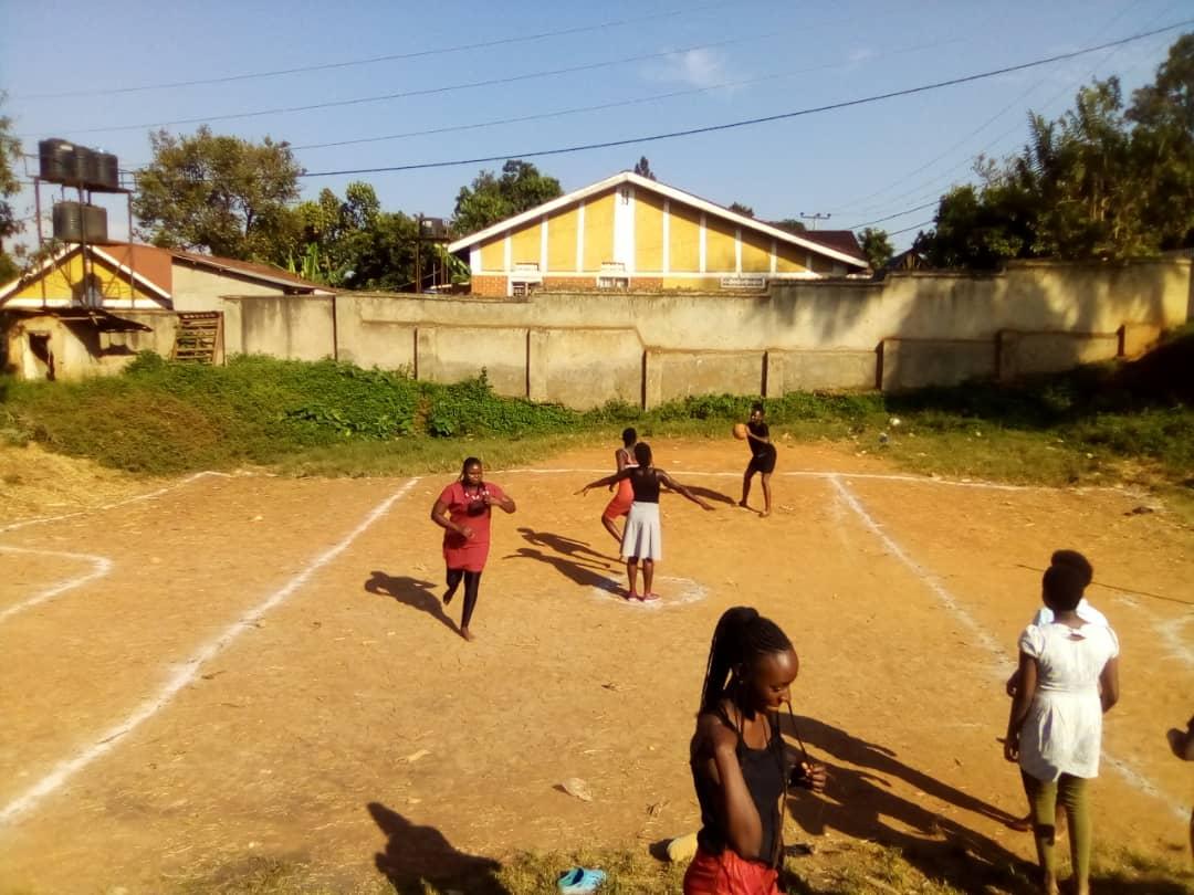 JustineNabukal1's tweet photo. Sports gives them peace of https://t.co/2Wuh14aVaj actually saves you and them because when they are healthy then you can save for there future. Dont stop them.#centerforcreativephotography.#sari https://t.co/RvPNlH9qEw