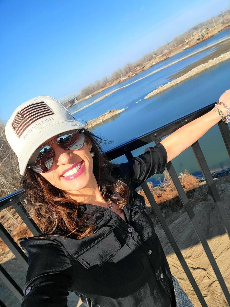CarrieTergin's tweet photo. Pretty day to go to an Island! #JCMO #AdriansIsland #WereGettingClose! #BicentennialBridge #MayorTergin https://t.co/vFIxFwC6Vp