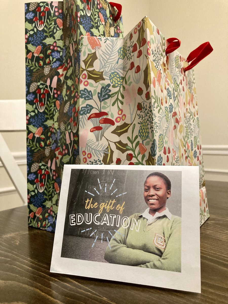 MarlenaHartz's tweet photo. The most heart-warming holiday gift I’ve received 💝 Big hug and thank you to @serendipitycre8 who not only gifted this, but designed it, too! I donated to @UrbanRefugees. #payitforward https://t.co/8DqiMOWYb1