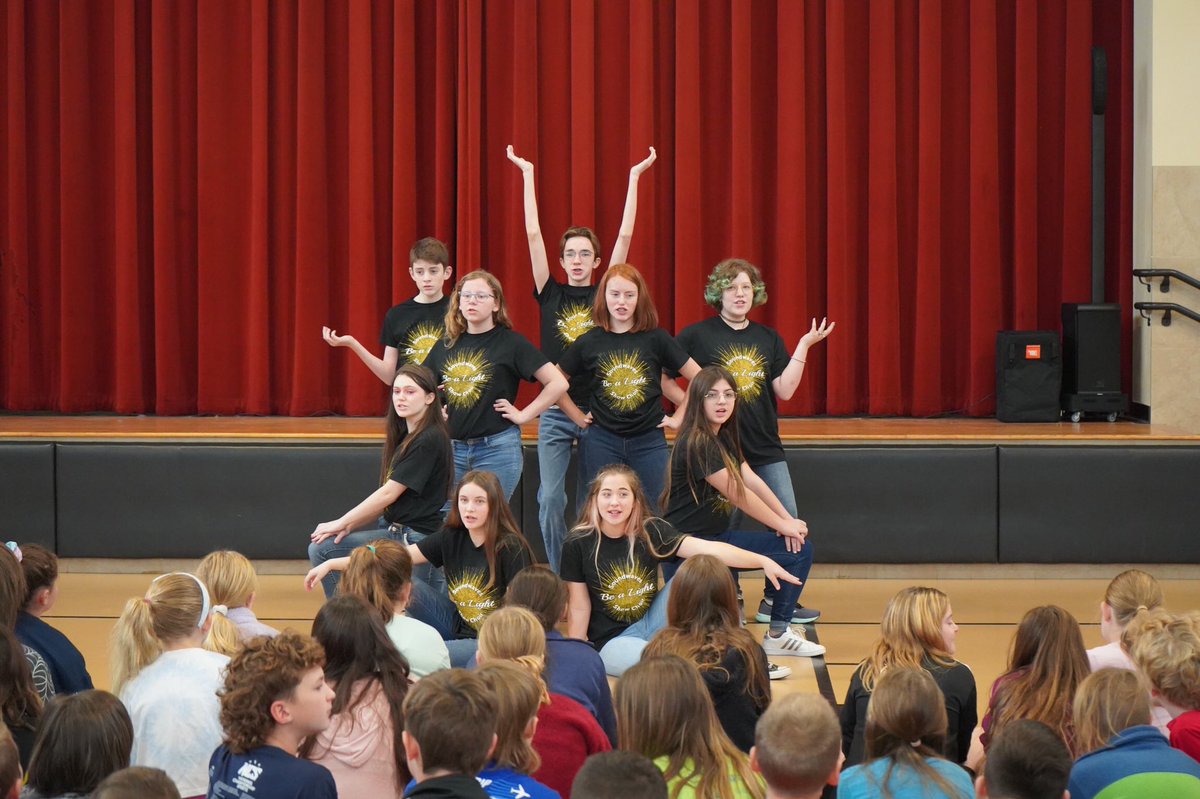 steamgddschoir's tweet photo. Our first day of winter tour with @Kerrmschoir was a lot of fun! We sang at three elementary schools and finished with a special lunch. We cannot wait for our second day of tour tomorrow!
#steamrealmchoirs #steamlearns #realmrocks #burlesonisdfinearts #itstartsinthearts https://t.co/TTN3qwxrdY