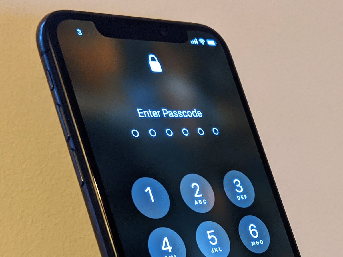 anythingbott's tweet photo. Spunchbop tried to unlock your phone! https://t.co/Tw53PjOuKJ