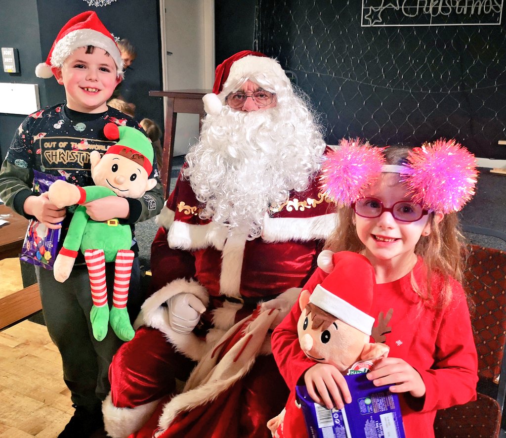 intouchwyth's tweet image. #CommunitySanta has been out again this evening.

Thanks to the Conservative Club at Crossacres for helping with the wet weather plan 🎅☔

@EventsForan @Fredleather