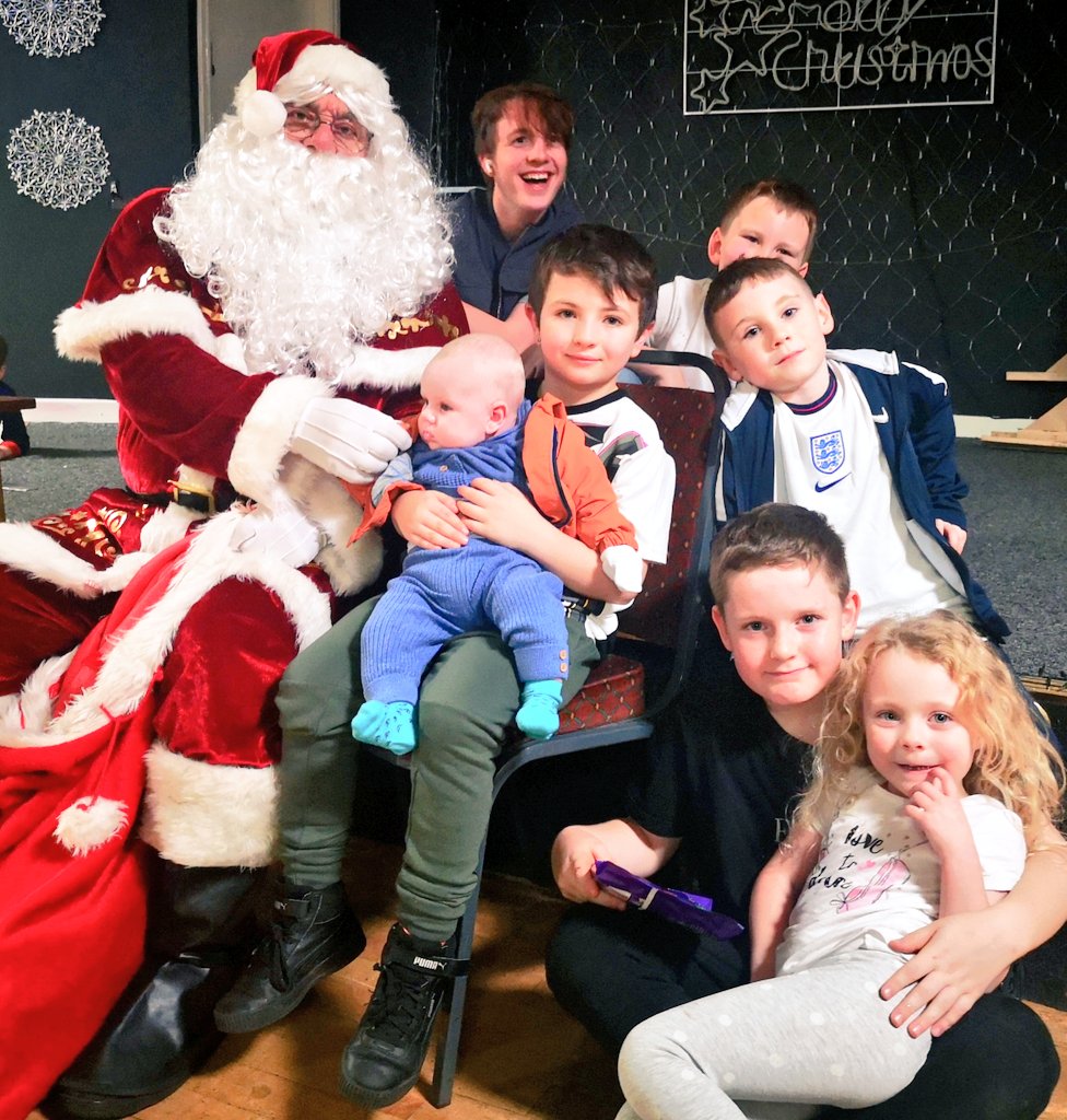intouchwyth's tweet image. #CommunitySanta has been out again this evening.

Thanks to the Conservative Club at Crossacres for helping with the wet weather plan 🎅☔

@EventsForan @Fredleather