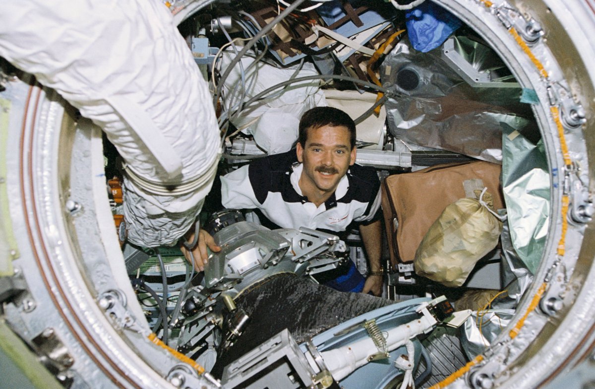 SpaceAboveUs's tweet photo. See, @Cmdr_Hadfield? I told you the flight was relevant to someone! #STS74 3/4 https://t.co/fu9n7sYl8s