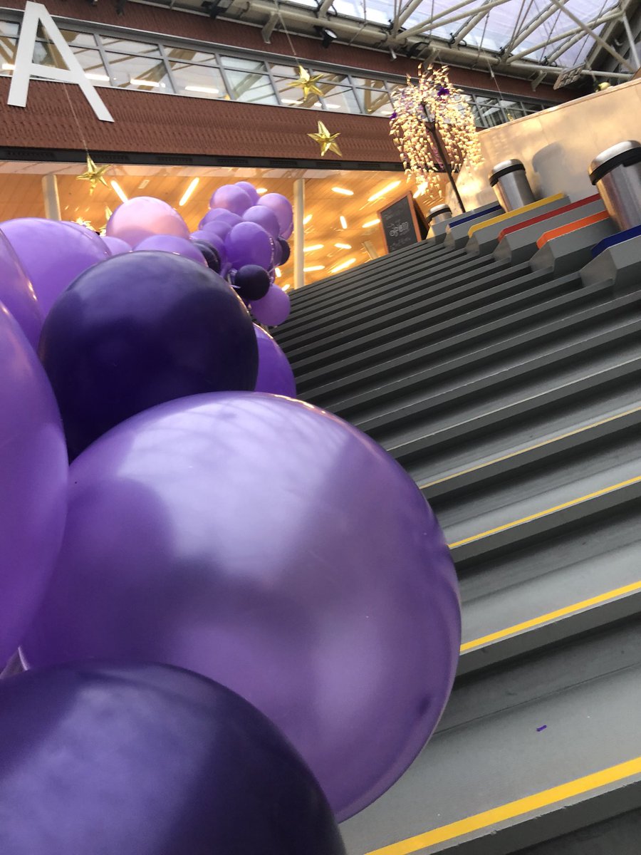 Morgen, 10 december is het #PaarseVrijdag. Dit is dé dag waarop scholen aandacht geven aan diversiteit en solidariteit met de lhbtqi+ gemeenschap 💜🌈 👉 lees verder: bit.ly/31SC7Eo <a href="/GSAnetwerk/">GSA Netwerk</a> #gsarocvantwente #rocvt #PaarseVrijdag