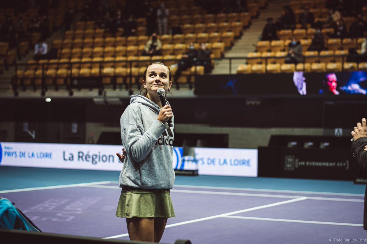 LaDalleAngevOFF's tweet photo. ✅ Qualification à la maison ! L’Angevine @clara_burel se qualifie en 1/4 de finale ! RDV demain pour la suite de la compétition 💪

#SportAngers #LaDalleAngevine 👊 https://t.co/xR1iqP0Zjf