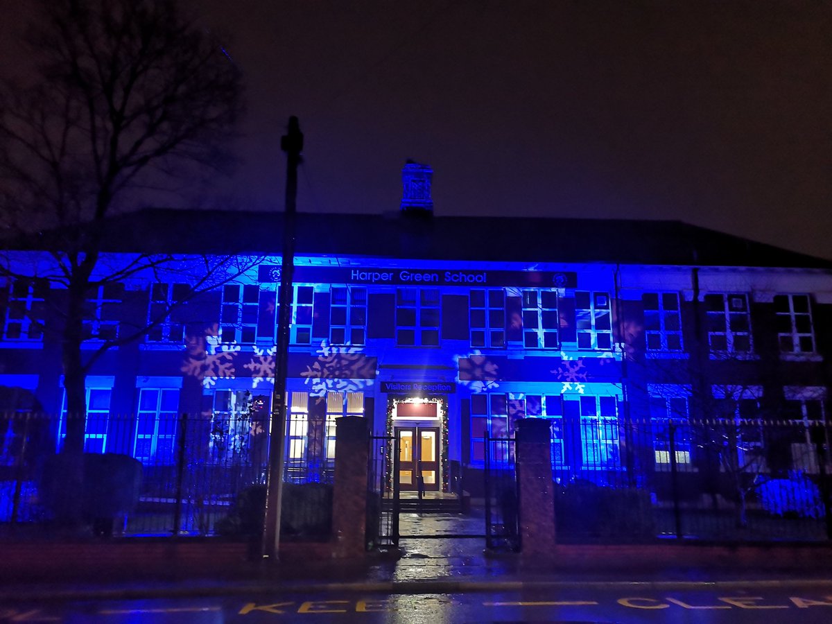 This week has seen lots of Christmas happenings at Harper Green, starting with the launch of 'Christmas Rewards' and 'HG Advent' for all our students...plus the front of our school is looking a-ma-zing!!
🎶Fa-la-la-la-laaa-la-la-la-laaa🎶