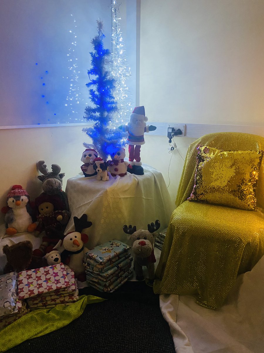 I wonder who is visiting <a href="/IngrowP/">Ingrow Primary School</a> tomorrow 🎅🏼