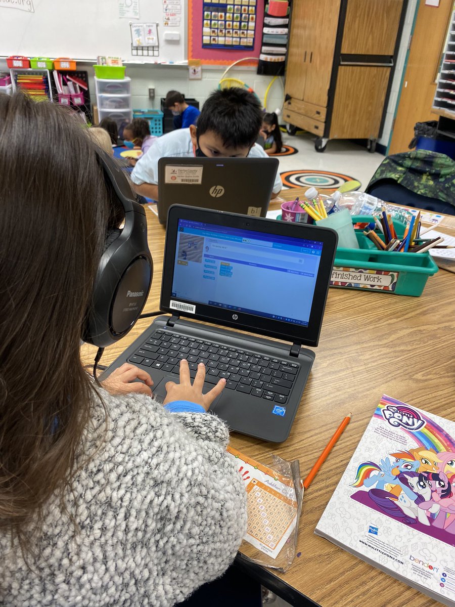 heyMsBieber's tweet image. There were a lot of focused faces and “Look! I did it!” shout outs during our #HourOfCode today! Thanks @codeorg for such engaging computer science activities! #CSinFCPS #csedweek2021 @FCPSSTEAM