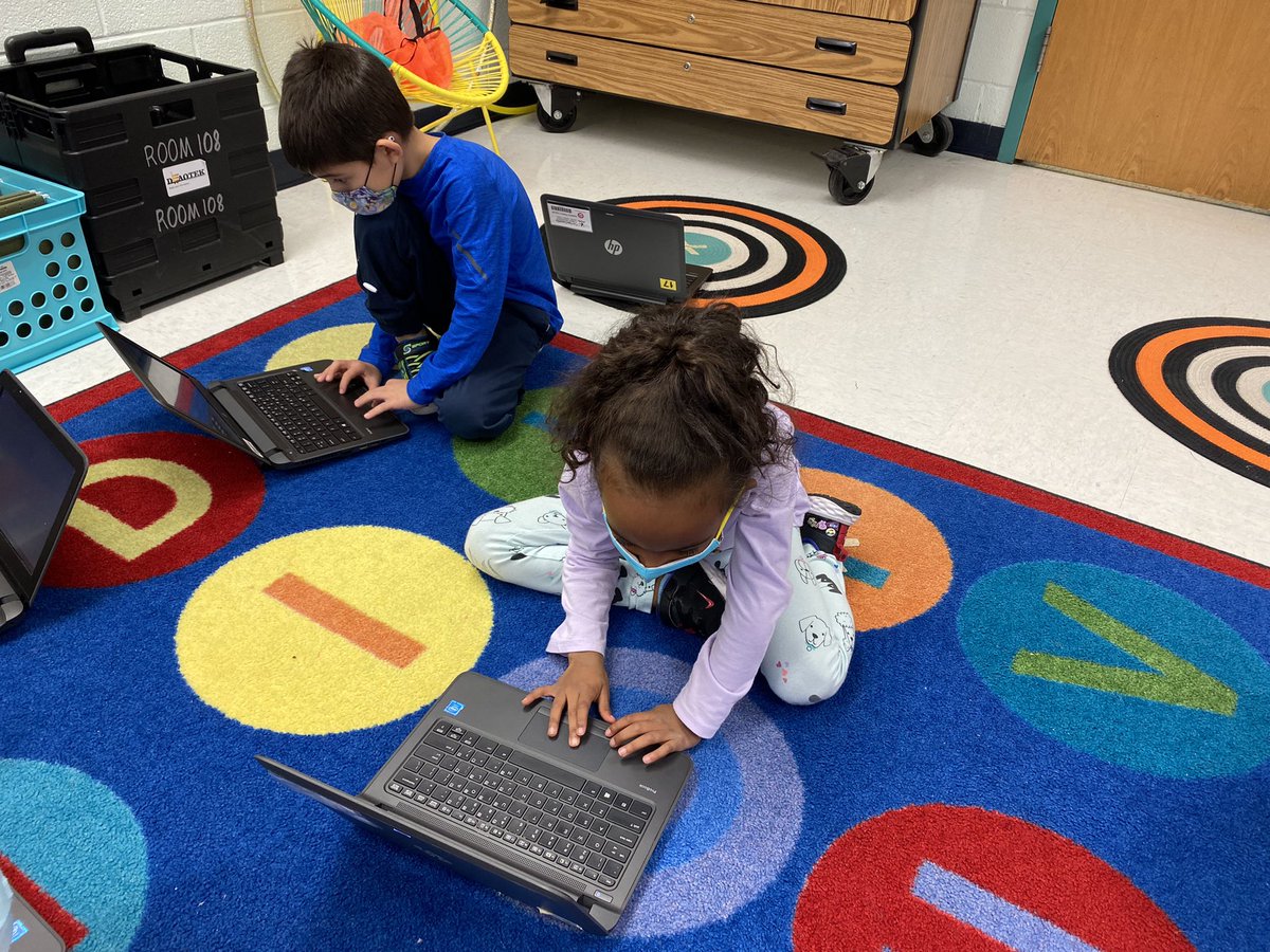 heyMsBieber's tweet image. There were a lot of focused faces and “Look! I did it!” shout outs during our #HourOfCode today! Thanks @codeorg for such engaging computer science activities! #CSinFCPS #csedweek2021 @FCPSSTEAM