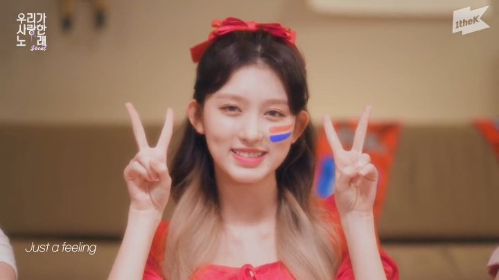 gaeulfilms's tweet photo. she looks so pretty in red dress with red ribbon.
#GAEUL #kimgaeul #IVE #IVEwithDIVE #IVE1stWin #IveHasArrived #IVE_ELEVEN #IVEFANART #김가을 #가을 https://t.co/mHW1uDdQje