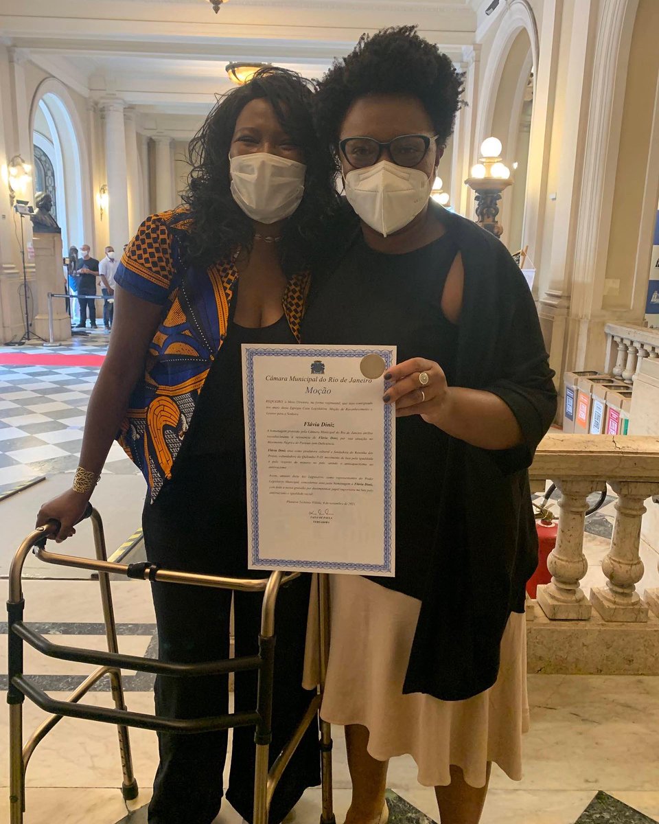 flaviadiniz09's tweet photo. #Tbt de um dia mágico, quando recebi uma Moção das mãos da Vereadora @tainadepaularj , a  Braba! E discursei da Tribuna Marielle Franco!
.
✊🏿♿️ Ocupar tudooo, esse é o plano ! Como diz Tainá: Tudo nosso e nada deles!
.
#pcd #marielle #ptcarioca #Lula2022 #mulherpreta https://t.co/accLjEioon