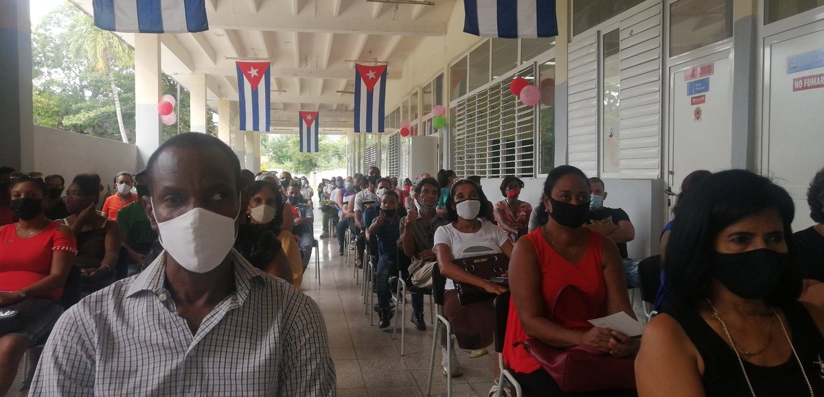 RaulSamon's tweet photo. La FEEM rinde merecido reconocimiento a sus Educadores  de Preuniversitario y ETP por toda la entrega en su formación. Felicidades educadores. #CubaVive @elsa_ena @CubaMined @dpestgo @dmesantiago2019 @Marlen31443761 https://t.co/1aEE9Lyolr