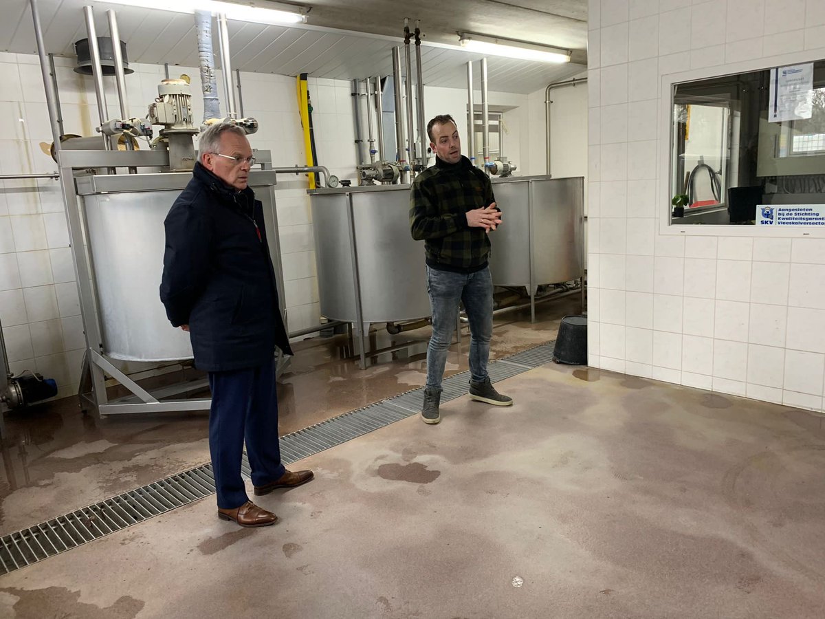 Vandaag burgemeester <a href="/janluteijn/">Jan Luteijn</a> en Wout Hazeleger <a href="/SGPBarneveld/">SGP Barneveld</a> een rondleiding mogen geven en uitleg kunnen geven over onze prachtige sector. Tevens onze zorgen over de windmolens kunnen delen. Hopelijk ziet <a href="/BarneveldInfo/">Gemeente Barneveld</a> in dat windenergie niet dé oplossing is. <a href="/SGPBarneveld/">SGP Barneveld</a>