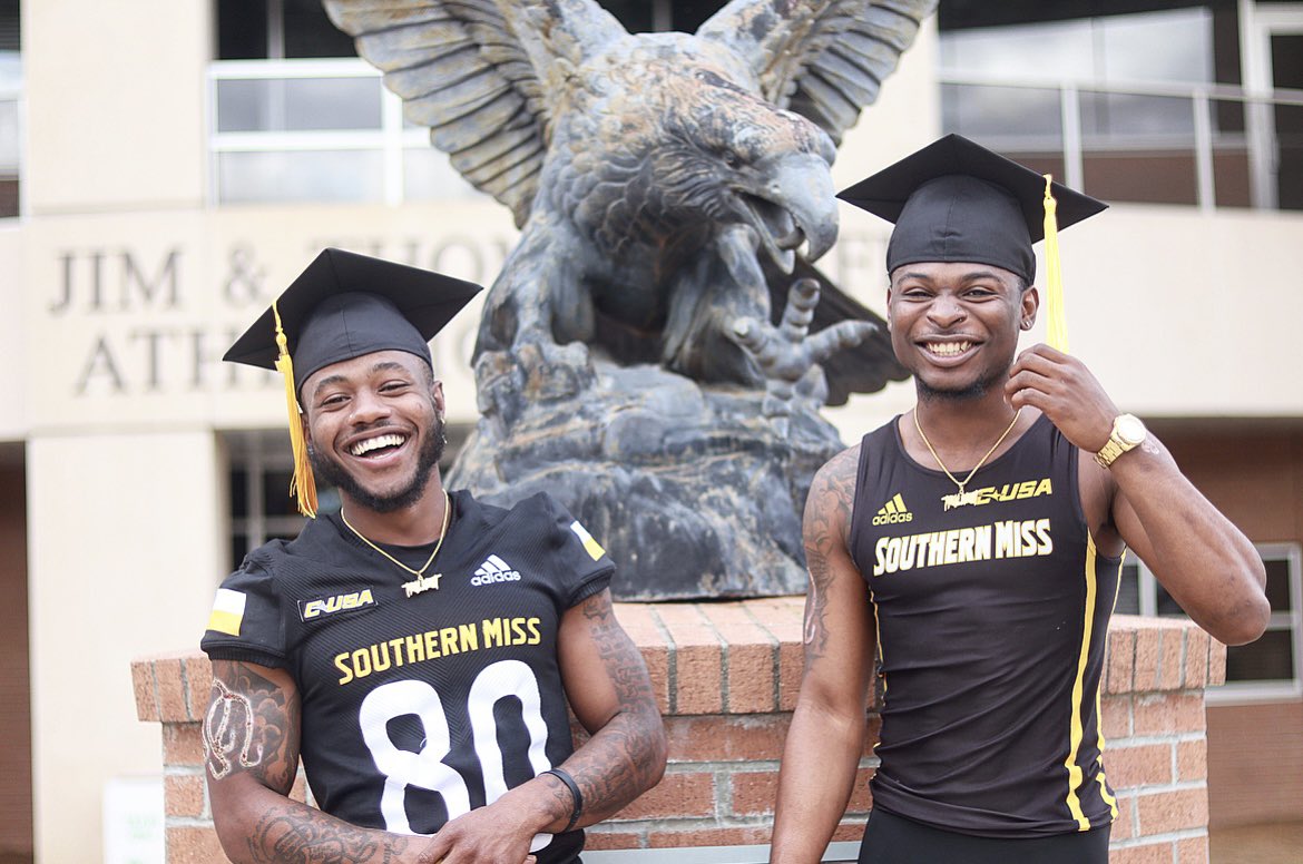 Matunda25's tweet photo. We OWT!! #EducatedBruhz👨🏾‍🎓🐶 https://t.co/vb7CKBAVeW