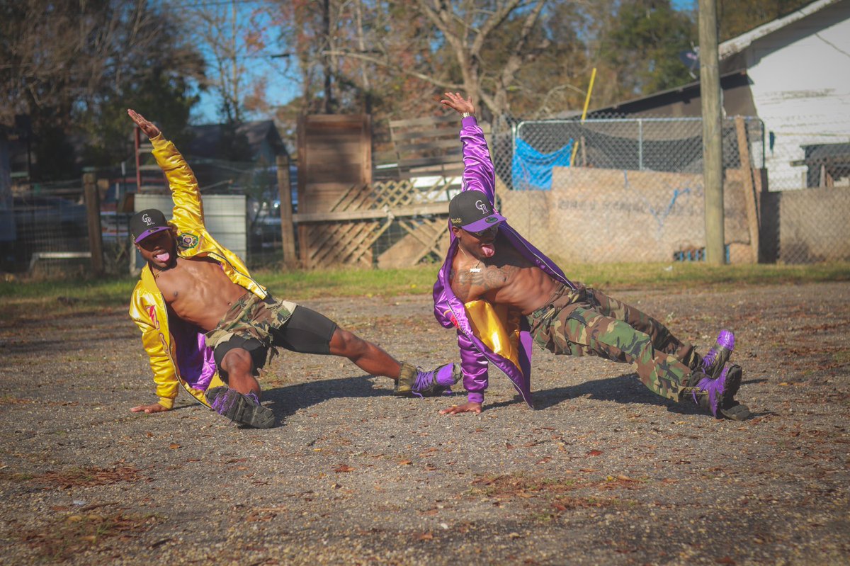 Matunda25's tweet photo. We OWT!! #EducatedBruhz👨🏾‍🎓🐶 https://t.co/vb7CKBAVeW