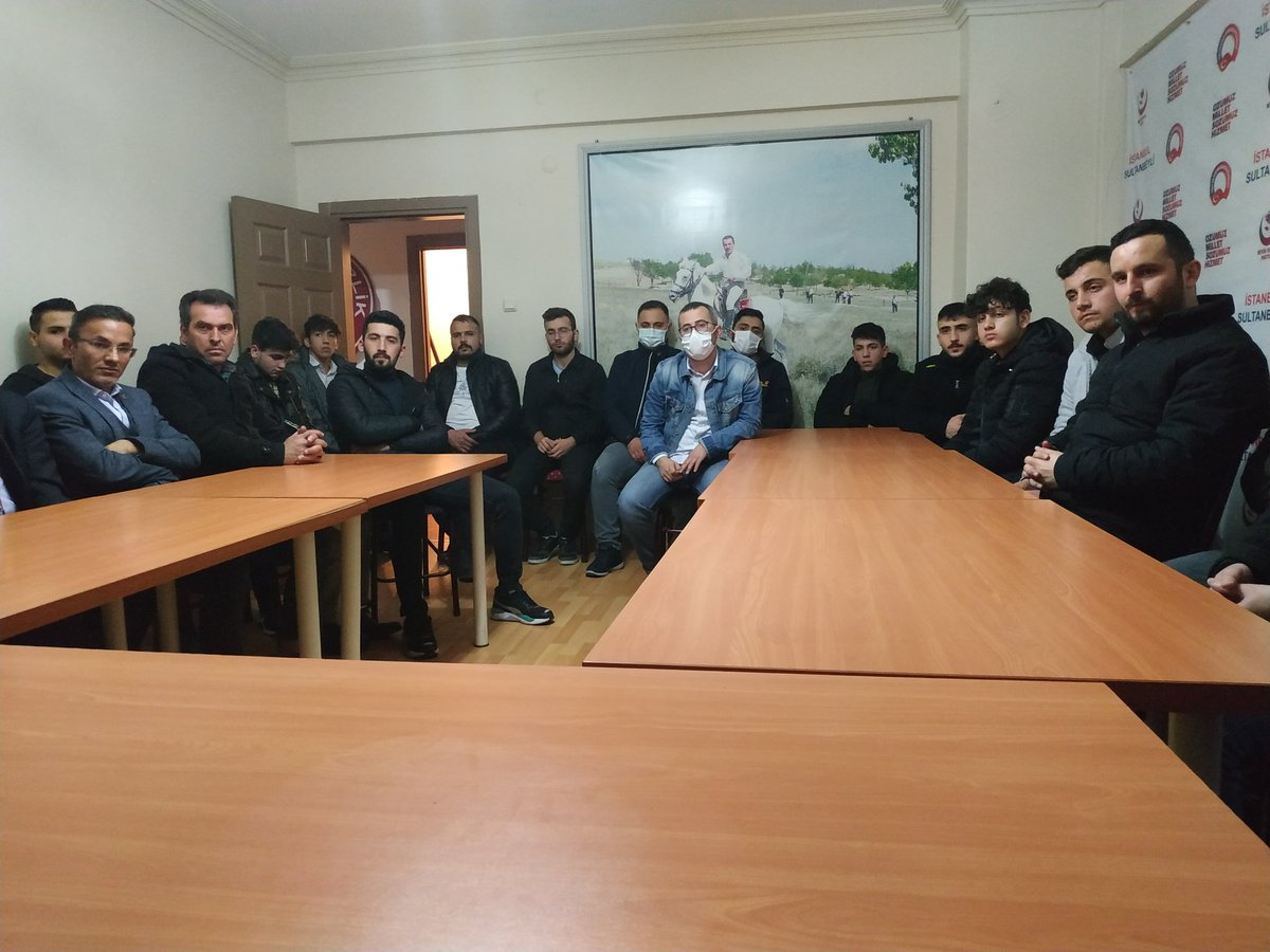 bbpsbeyli's tweet photo. Kadın Aile ve Engellilerden sorumlu Bşk yrd Sn, Kadir Turan Sn, Adem KARSLI beyefendilere İlçe tşk ziyaret ettiler bu nazik ziyaretlerinden dolayı teşekkür ediyorum. Gençlerimizle bir araya gelerek sohbet gerçekleştirdik.
Mahalle gençlik teşkilatlarımızı kurmaya başladık. https://t.co/MV5uFgwIhG