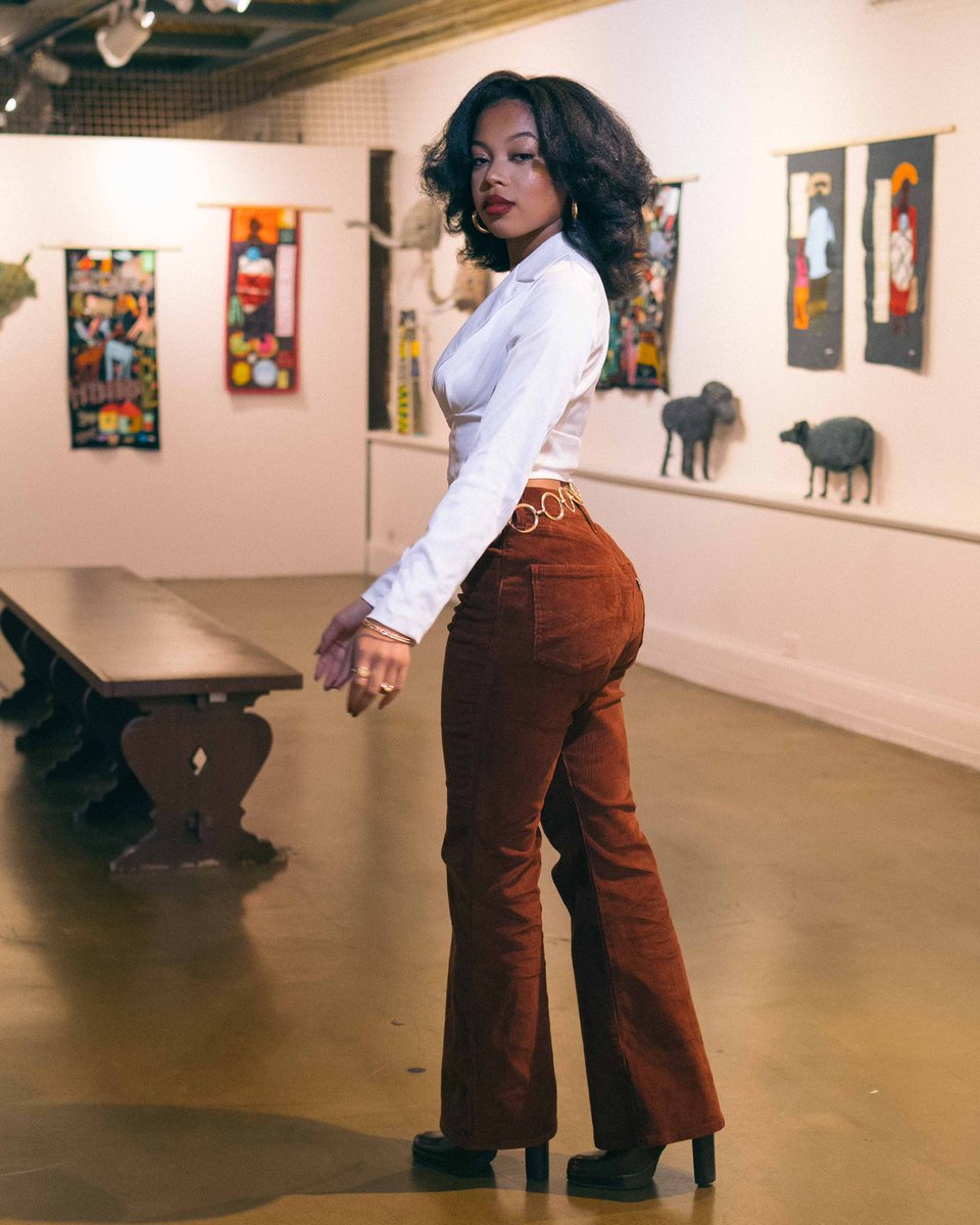 TheCleopatraLee's tweet photo. I have a secret, can you keep it? https://t.co/ekNfiJO0ax