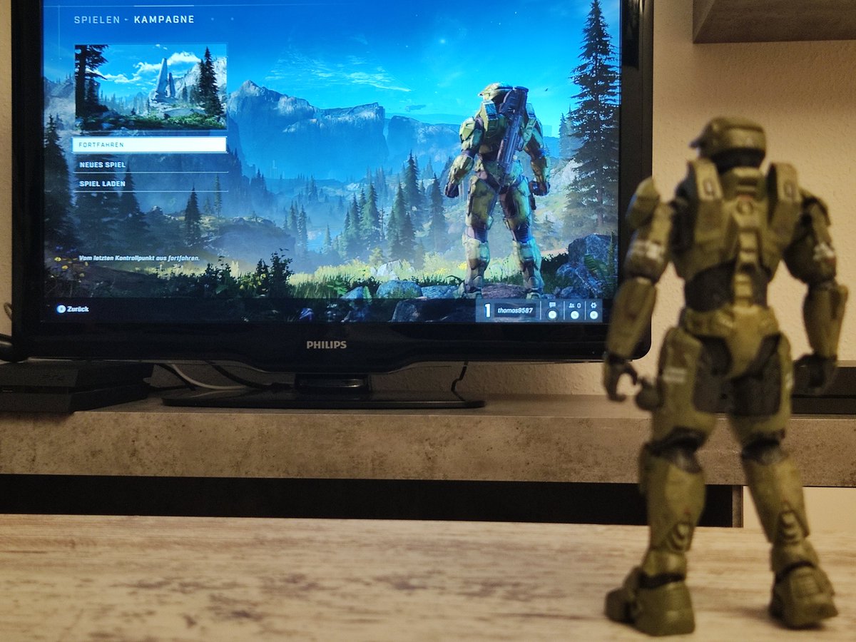 th_zu's tweet photo. @XboxDACH Wir mussten lange warten.....aber es hat sich gelohnt, es macht einfach nur Spaß. Wenn ich an das erste #Halo zurück denke und jetzt das neue sehe....einfach nur super👍 
(Nur wegen #halo zum Xbox Fan geworden) https://t.co/WNBGYvMDtx
