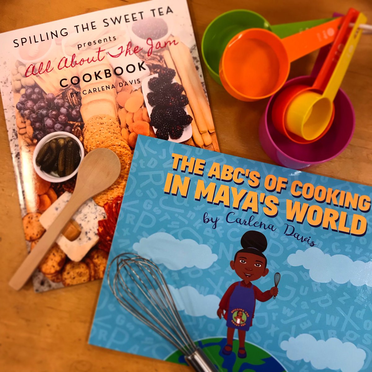 BN_WhiteMarsh's tweet photo. Local cookbook author Carlena Davis shares the joy of cooking with the younger generation. 

#cooking #cookbooks #southerncooking #yum #cookingwithkids https://t.co/IUUskQJe1X