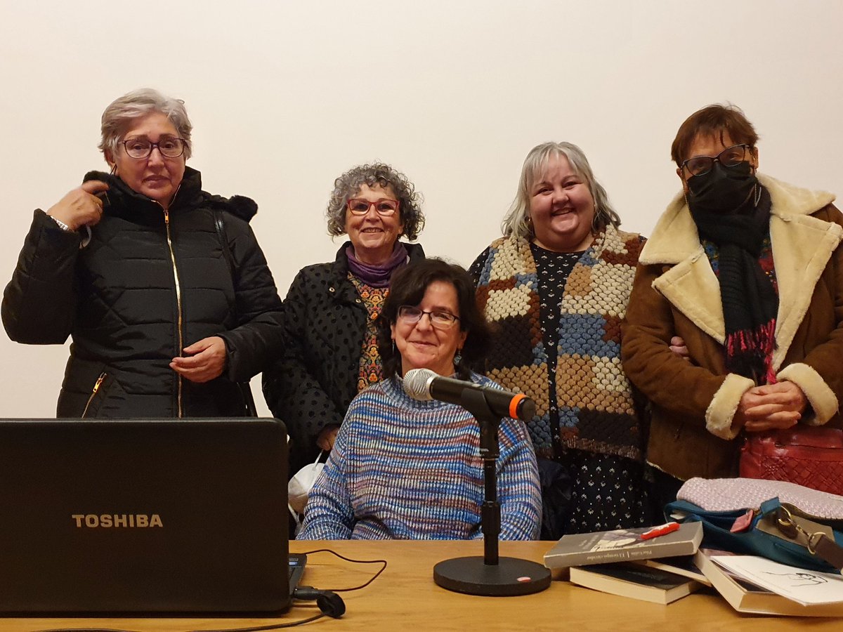 Participantes del Taller de Poesía y Relato de Miajadas con Pilar Galán aprendiendo de una maestra del género a contar cuentos. 
<a href="/CulturaMiajadas/">Cultura Miajadas</a>
