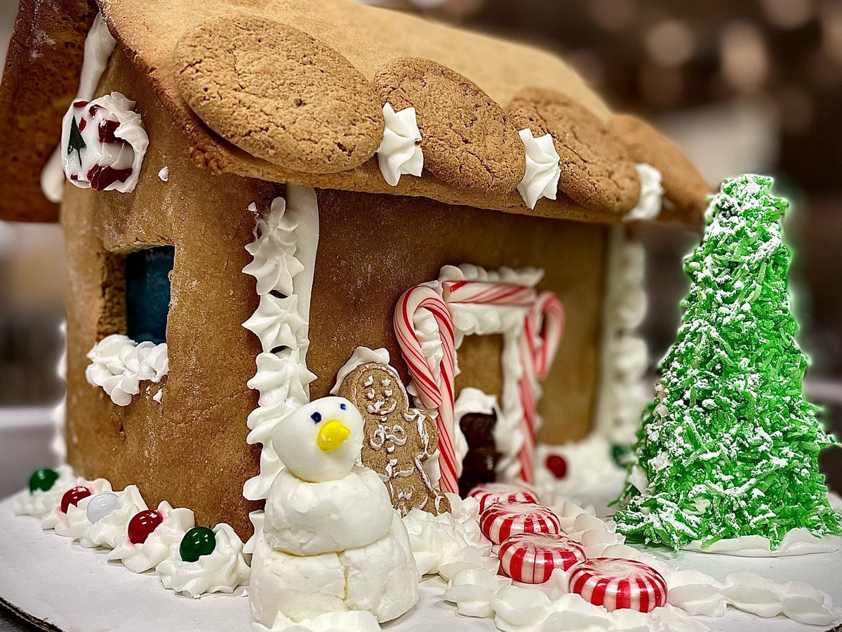chefcraigsWC's tweet photo. Taking Shape @acpsk12 @  @acpsk12 @AlexCityTitans @CTEAlexandria #gingerbreadhouse https://t.co/cGf0gTlcUO