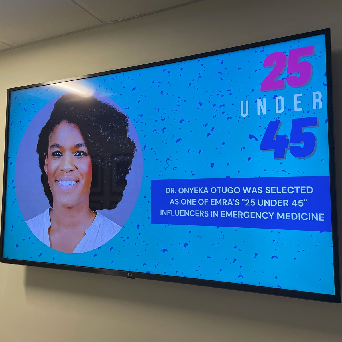 7 yrs ago I walked down a long hallway during my fellowship interview & saw framed headshots, awards, & book covers on the walls. I was so worried about the heavy lack of diversity. Today I saw an amazing colleague, @OnyekaOtugo, featured on that same hallway. I was moved ya'll.