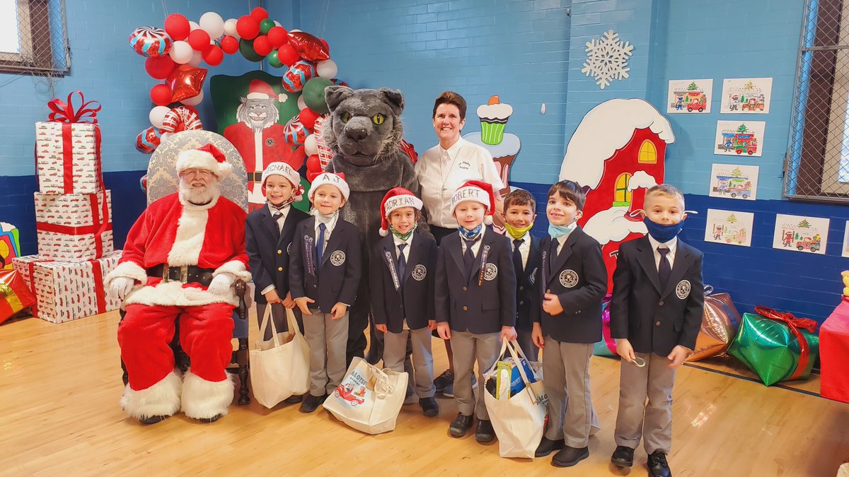 StAloysiusAcad's tweet photo. The students had a great day at our Secret Santa Shop. Even the Wildcat did some shopping. Special thanks to our parent volunteers who made this such a special experience for our students. #MerryChristmas #SecretSantaShop #presents 🎅🎁🎄 https://t.co/CJJppfGemp