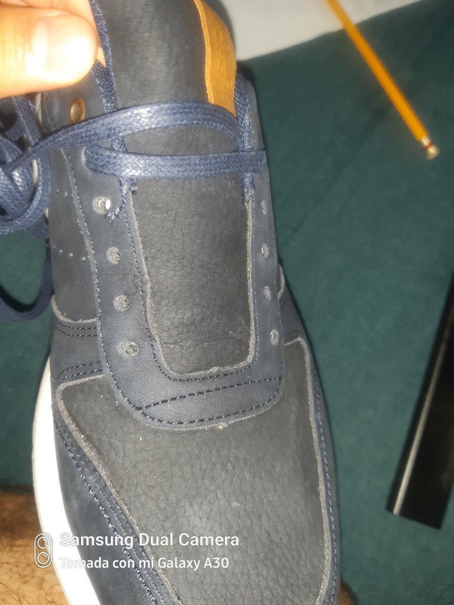 JauthSebasthian's tweet image. Compre esto en linea  primera foto y me llego esto. @BataColombia  Dice que nada que hacer que devuelva y pague un excedente y compre otra cosa. Adjunto respuesta de la marca.