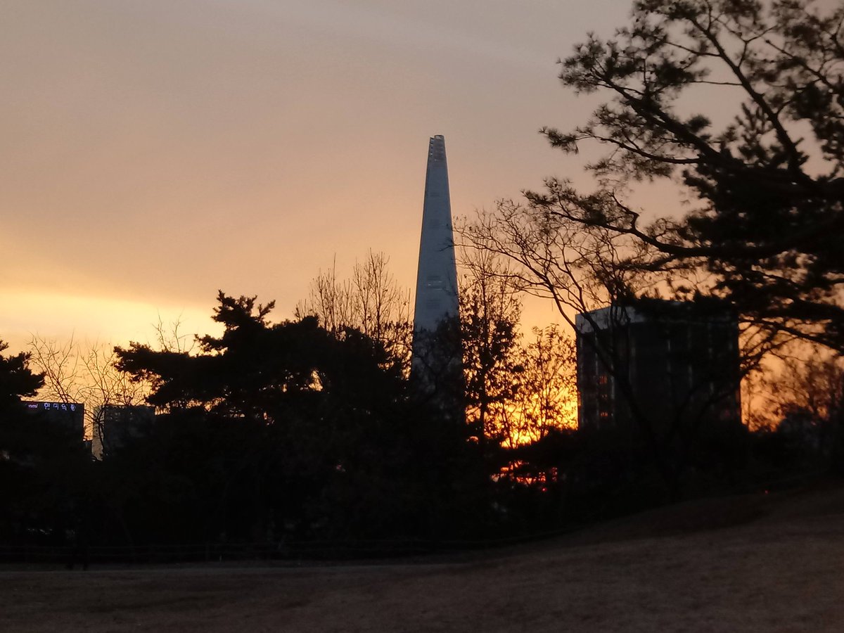 an early morning in a year ago
awaiting the sun rise
(photos in 2020)