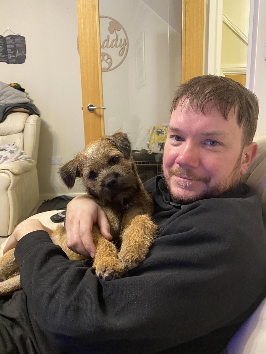 border_paddy's tweet photo. Snuggles with my hoodad are the best https://t.co/FzdeiJ47dZ