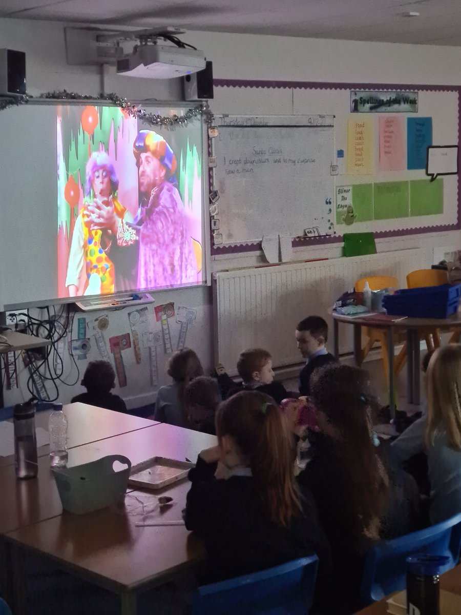 greenriggps1's tweet photo. Pantomime 2021 - Aladdin. Our learners enjoyed an online streamed panto this afternoon. Thank you to our Parent Council for providing the popcorn and chocolate treats we all had a ball! #parentpartnership #community #Christmas2021 #Pantomime https://t.co/io0nP5ZiGN