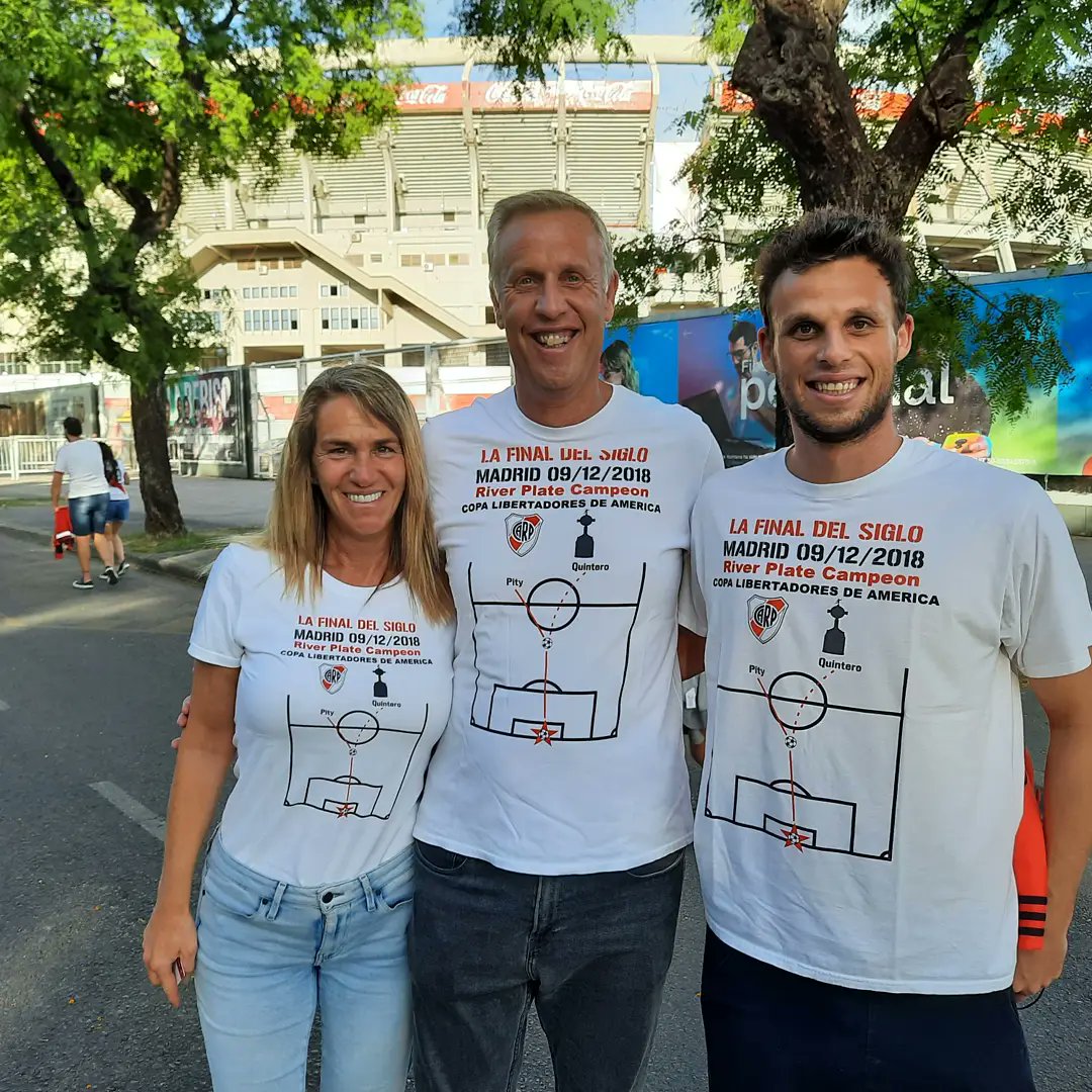 RiverLPM's tweet photo. Remeras que hablan 😁😂 https://t.co/olnsZcjJbS